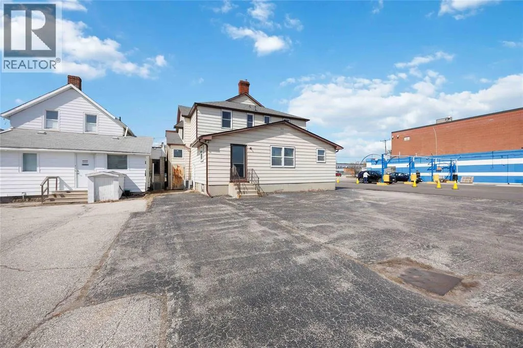 150-152 VIDAL STREET North