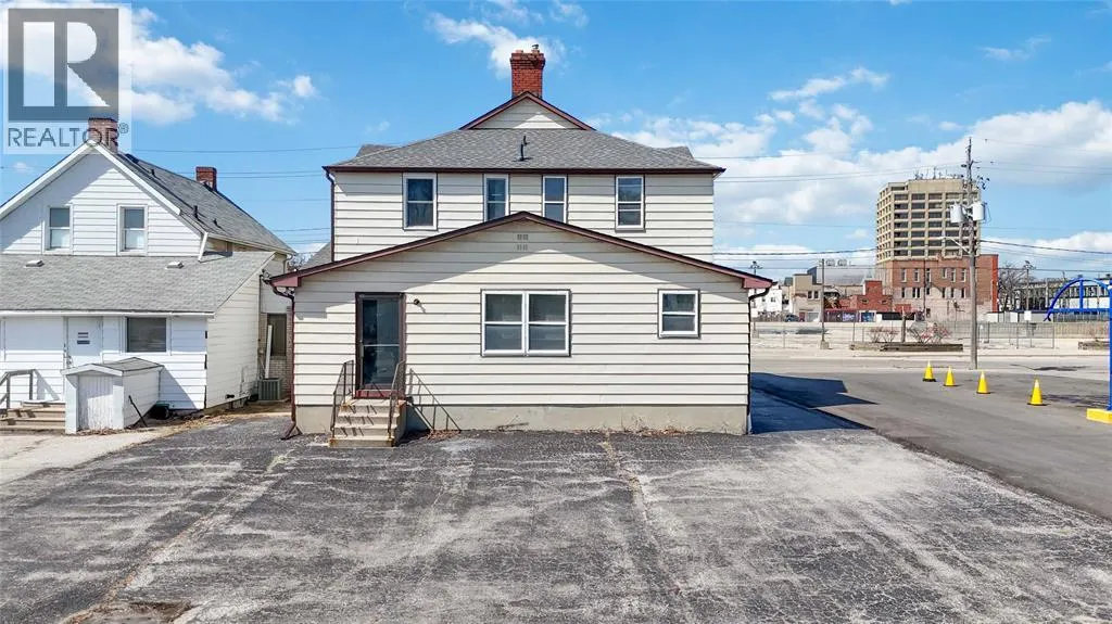 150-152 VIDAL STREET North
