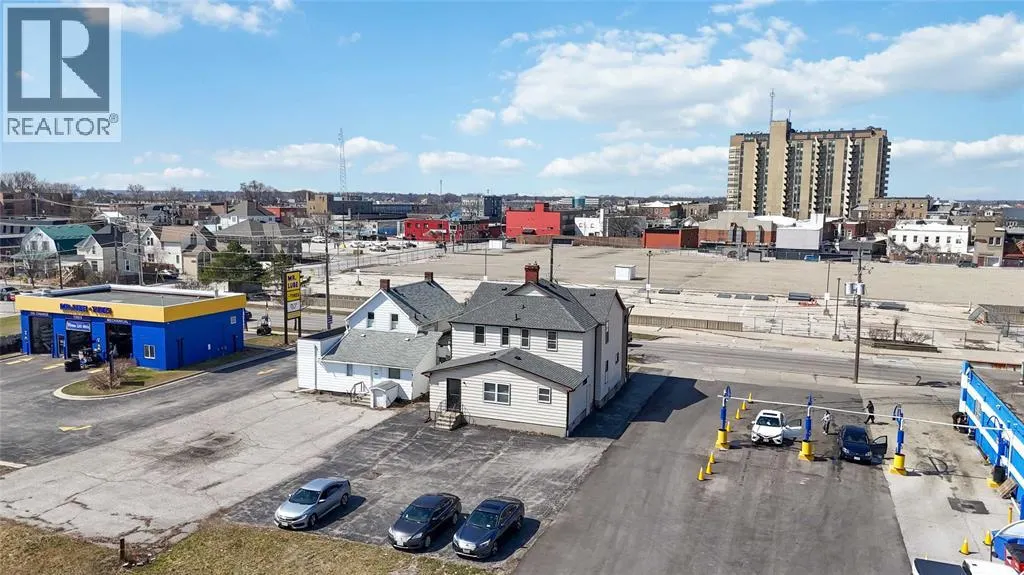 150-152 VIDAL STREET North