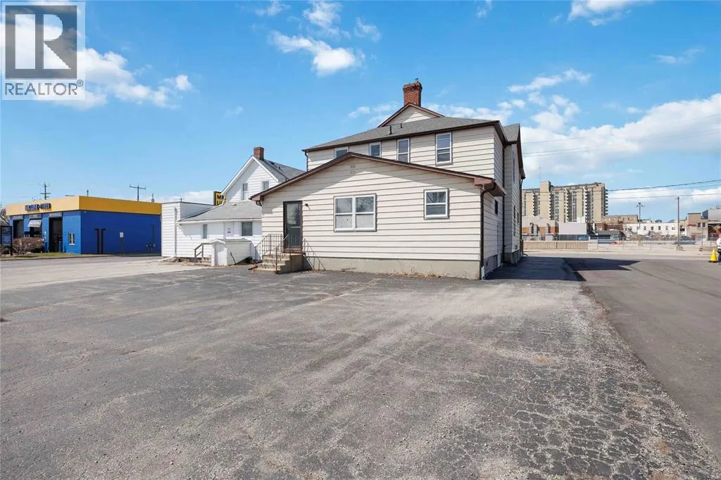 150-152 VIDAL STREET North