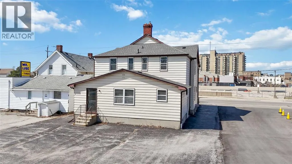 150-152 VIDAL STREET North