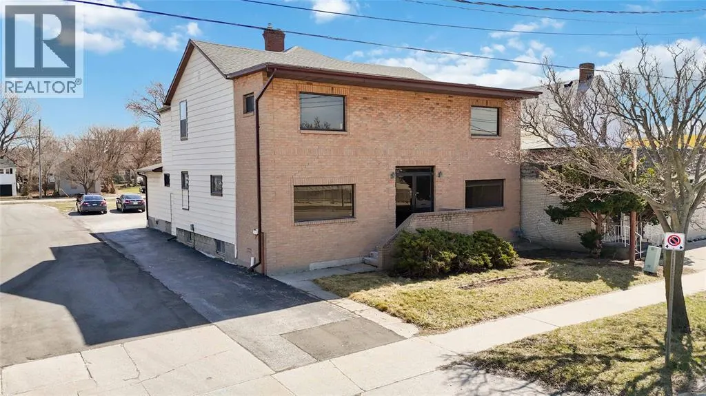 150-152 VIDAL STREET North