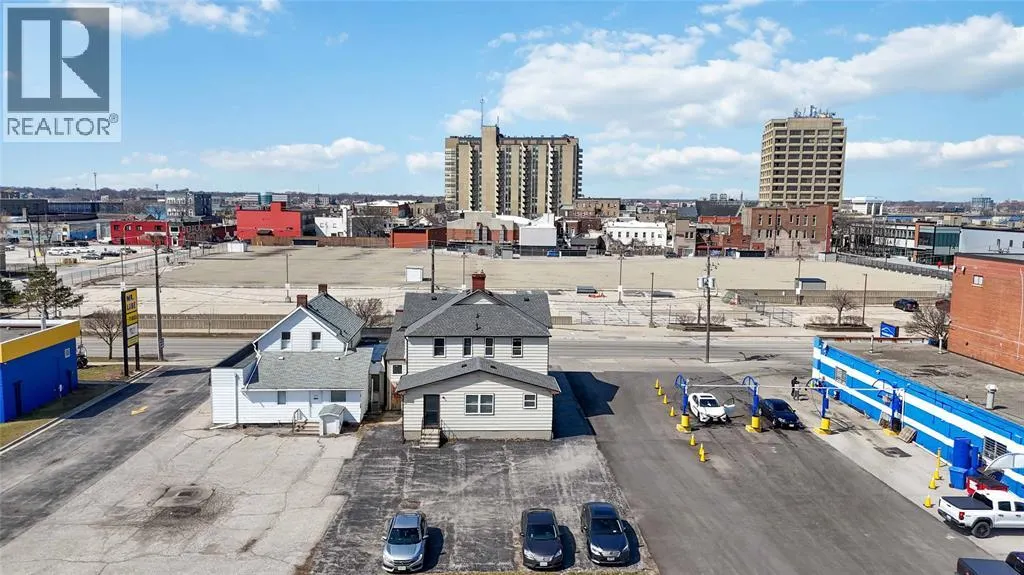 150-152 VIDAL STREET North