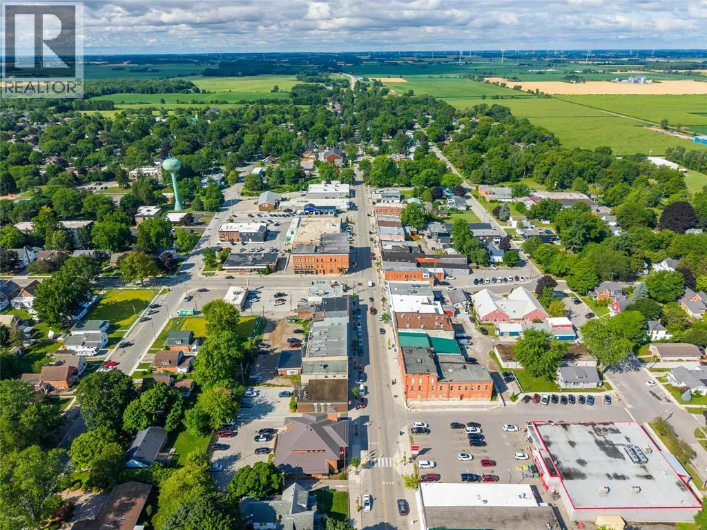 7 Main STREET West