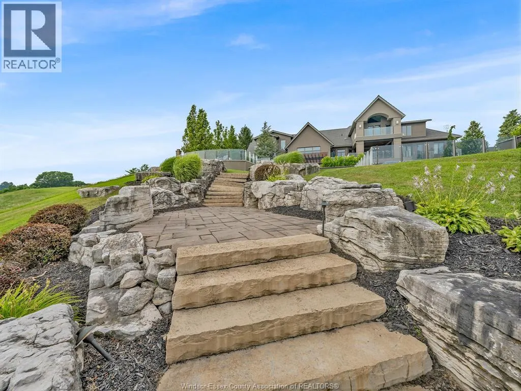 320 Seacliff DRIVE West