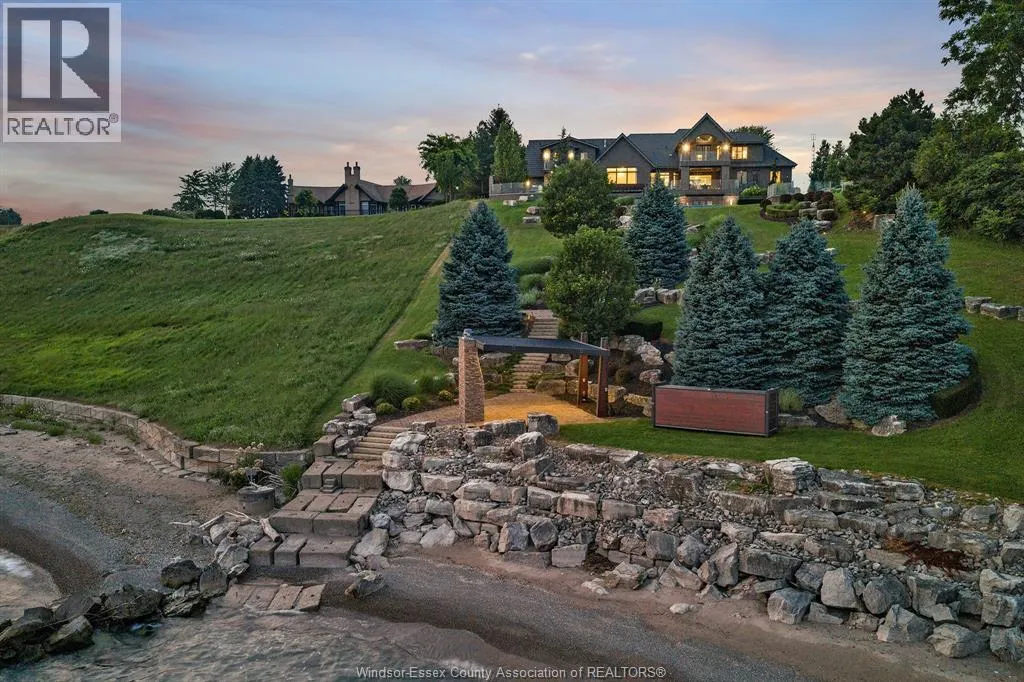 320 Seacliff DRIVE West
