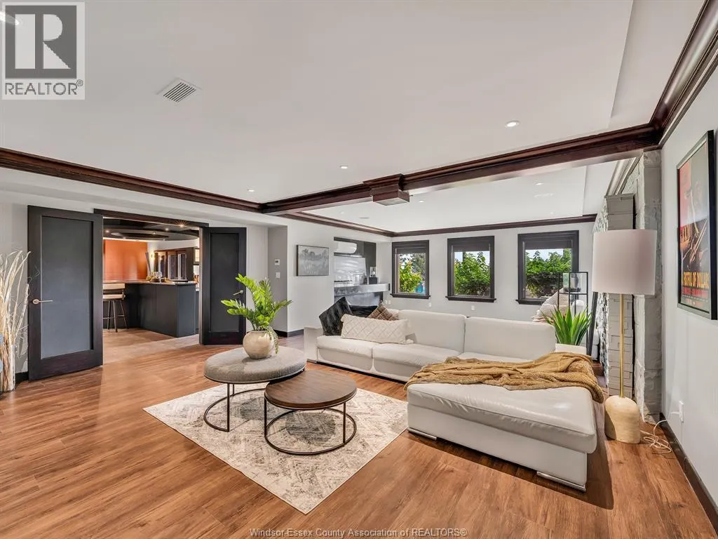 320 Seacliff DRIVE West