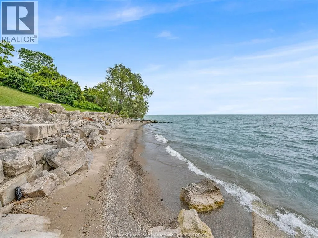 320 Seacliff DRIVE West