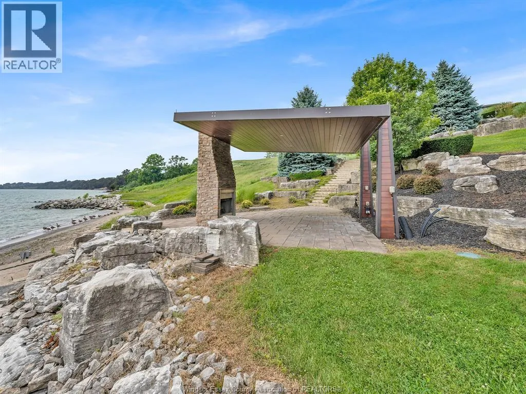 320 Seacliff DRIVE West