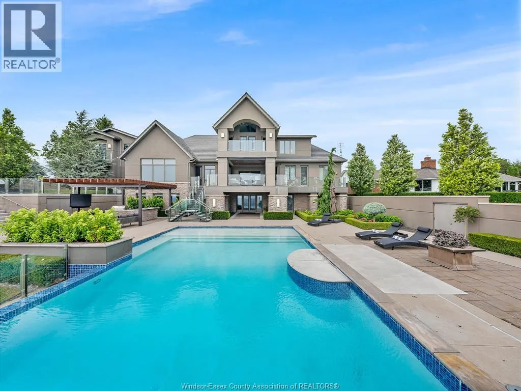 320 Seacliff DRIVE West