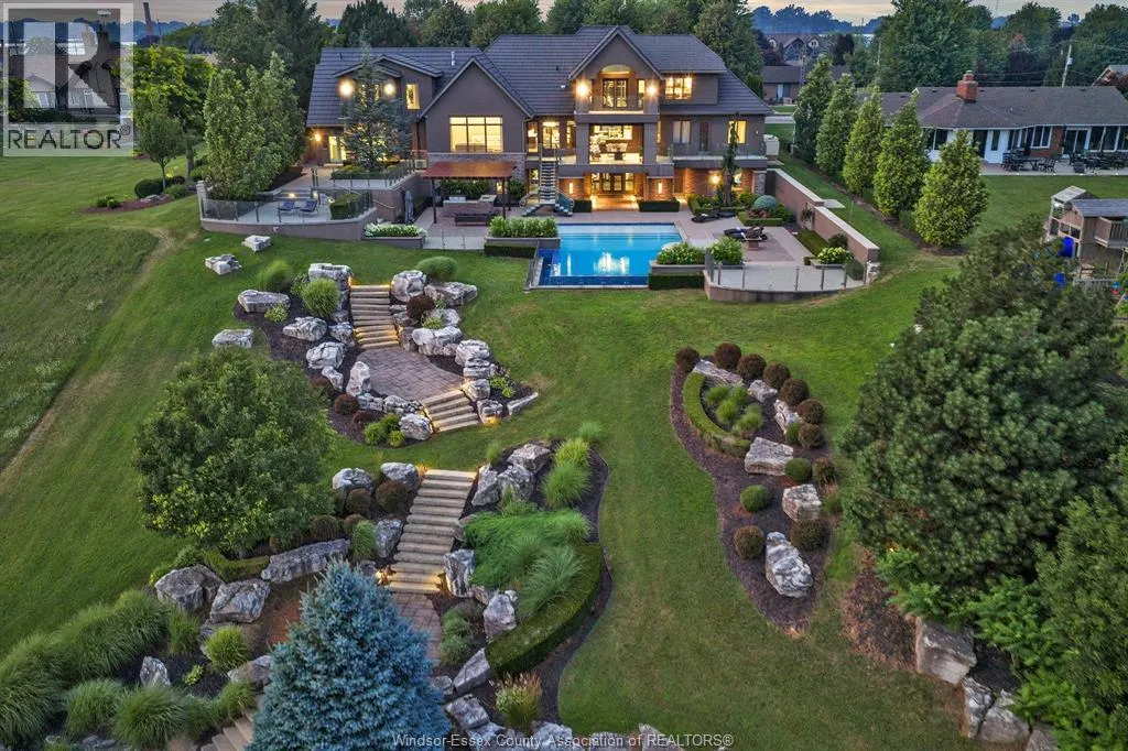 320 Seacliff DRIVE West