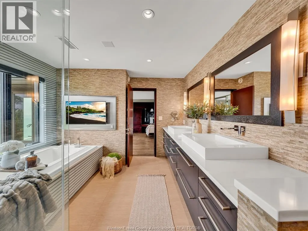 320 Seacliff DRIVE West