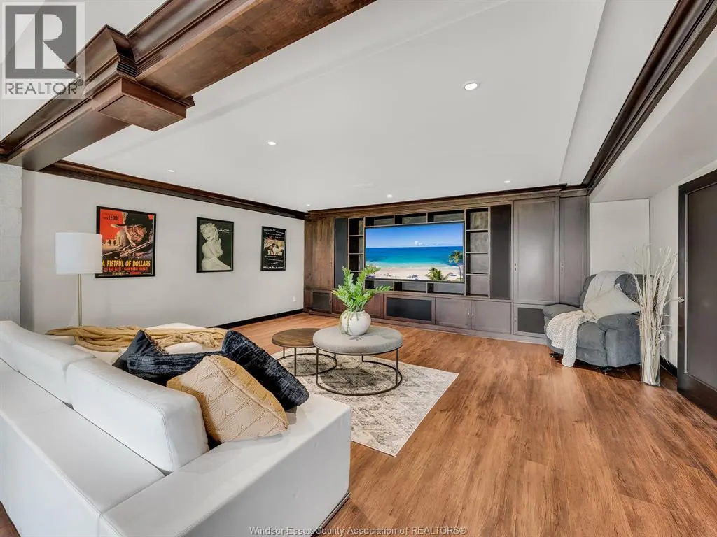 320 Seacliff DRIVE West