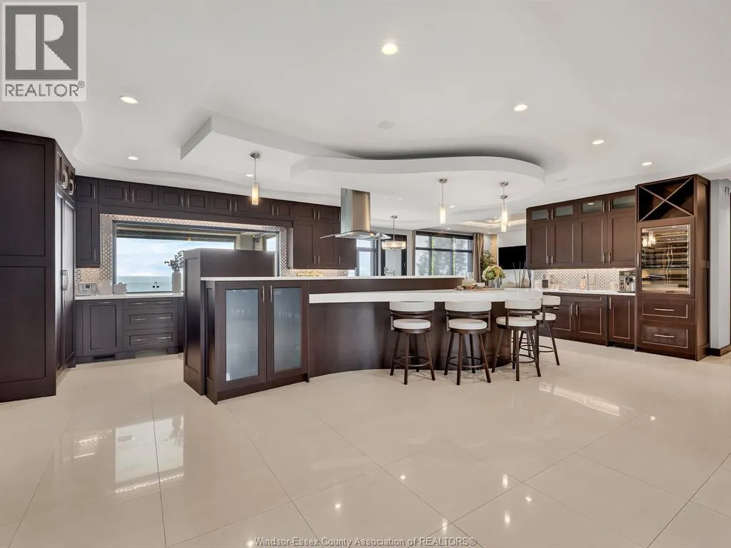320 Seacliff DRIVE West