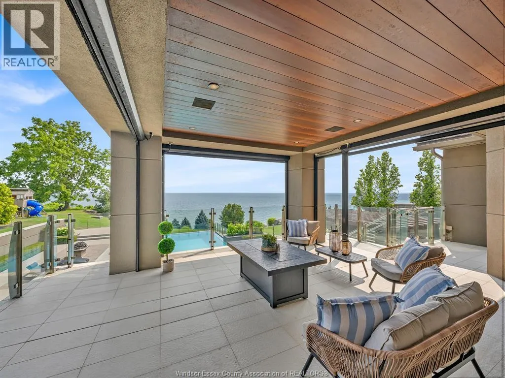 320 Seacliff DRIVE West