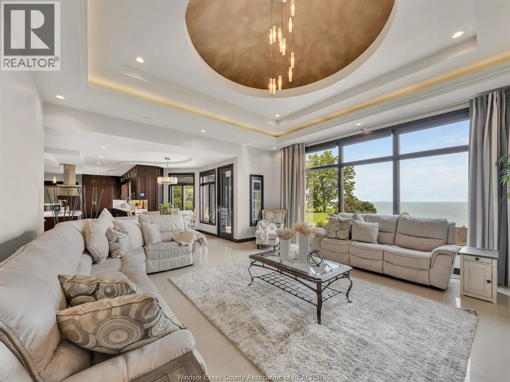 320 Seacliff DRIVE West