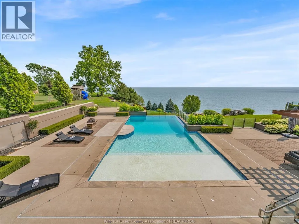 320 Seacliff DRIVE West