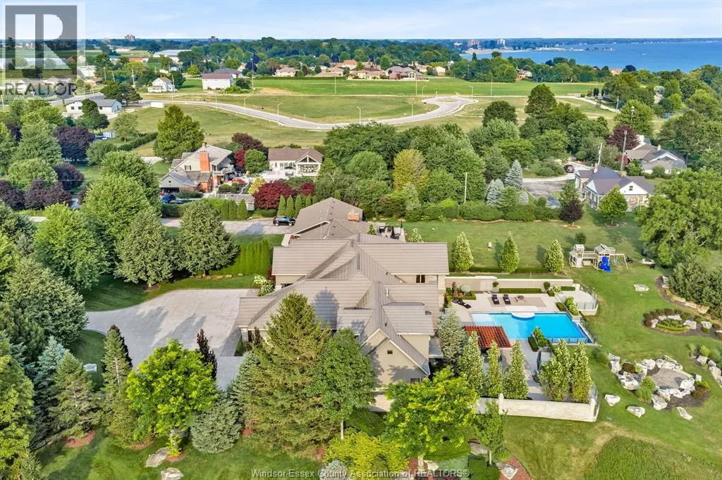 320 Seacliff DRIVE West