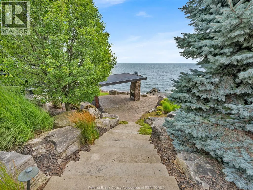 320 Seacliff DRIVE West