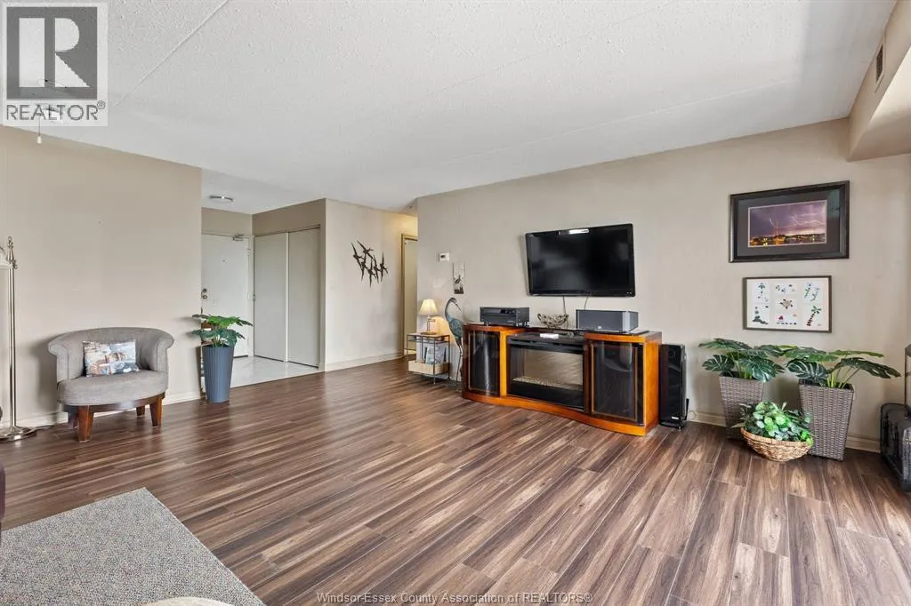 109 ROBSON Unit# 403