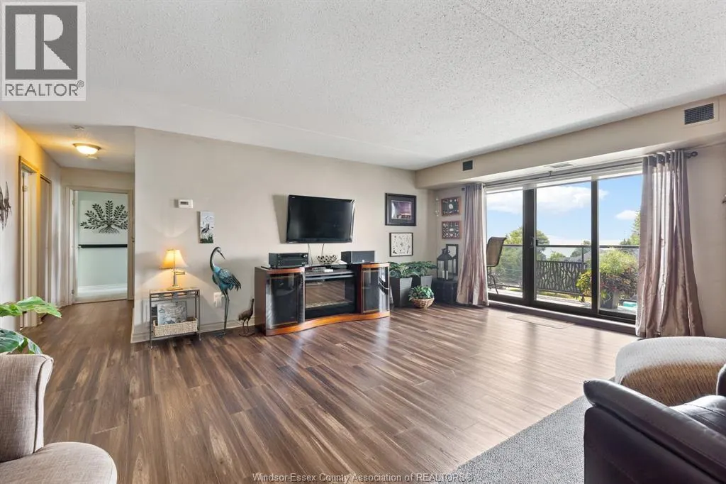 109 ROBSON Unit# 403