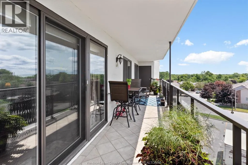 109 ROBSON Unit# 403