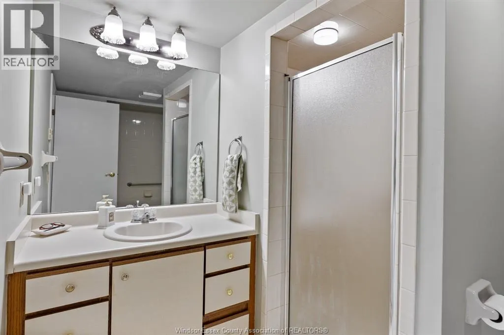 109 ROBSON Unit# 403