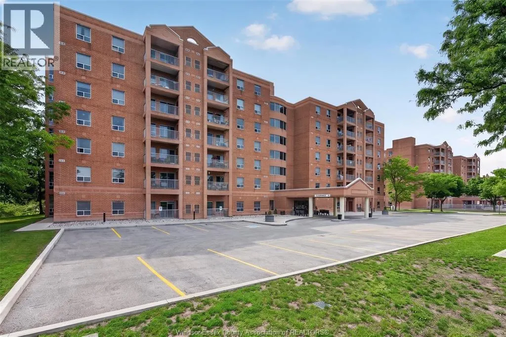3915 Southwinds DRIVE Unit# 203
