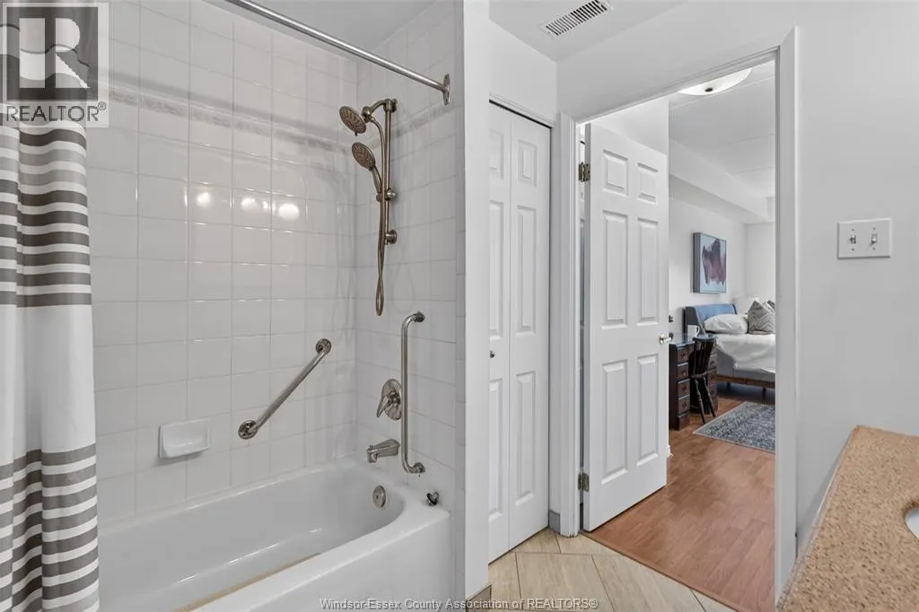 3915 Southwinds DRIVE Unit# 203