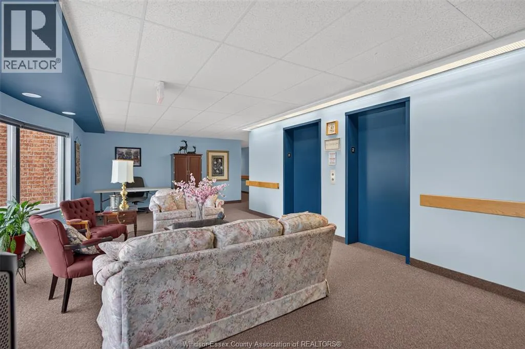 3915 Southwinds DRIVE Unit# 203