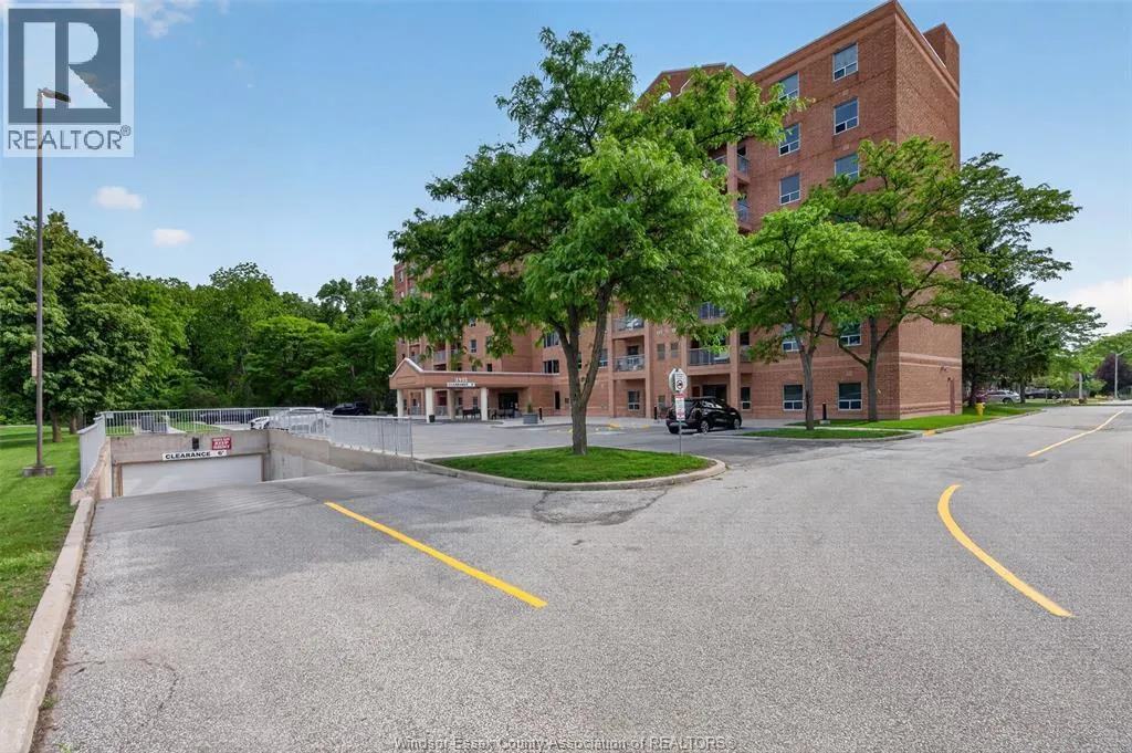 3915 Southwinds DRIVE Unit# 203