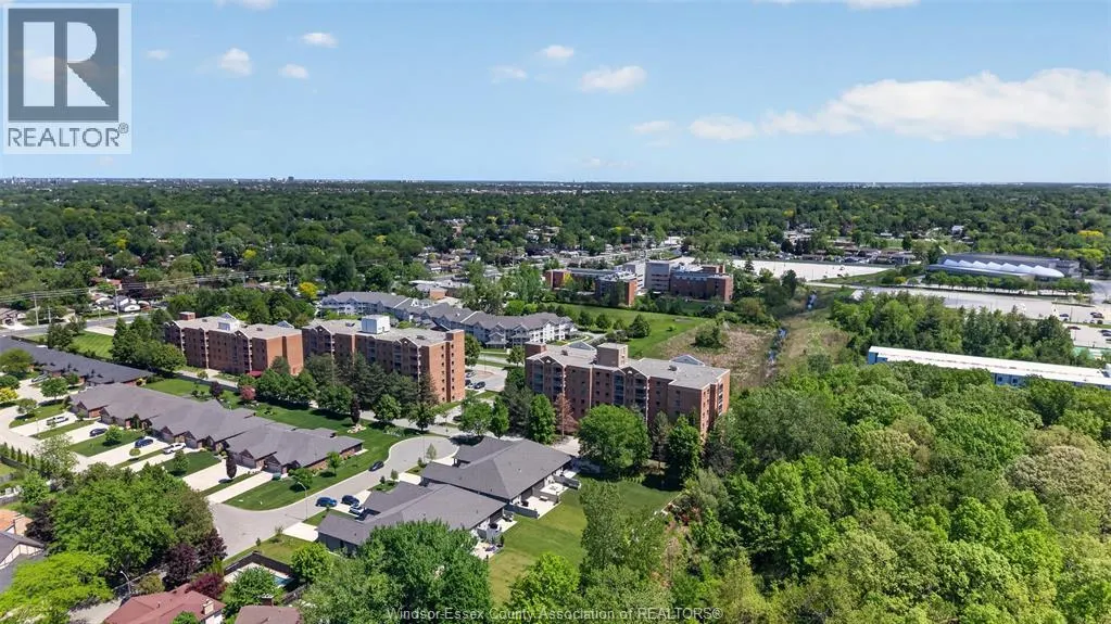 3915 Southwinds DRIVE Unit# 203