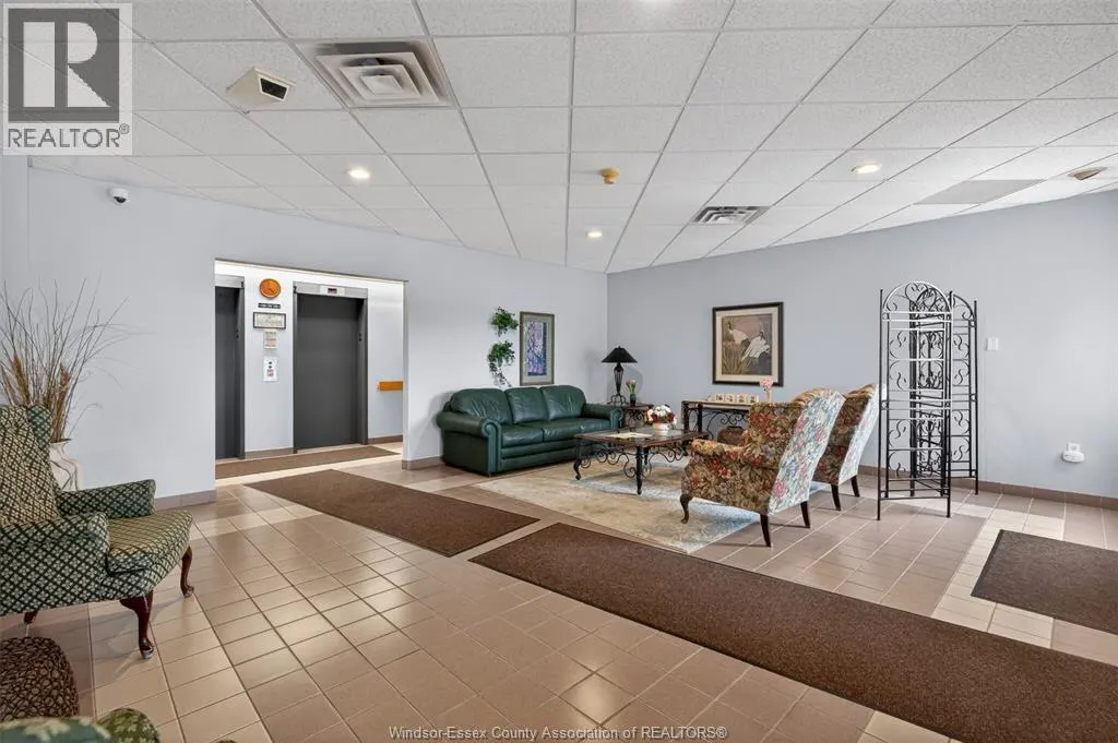 3915 Southwinds DRIVE Unit# 203
