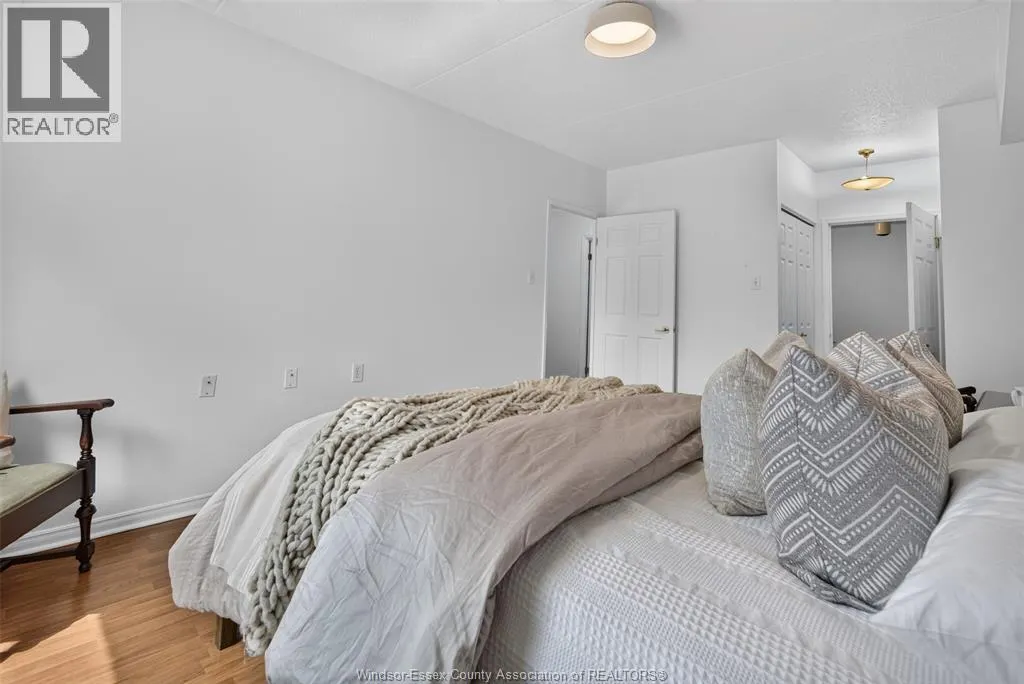 3915 Southwinds DRIVE Unit# 203