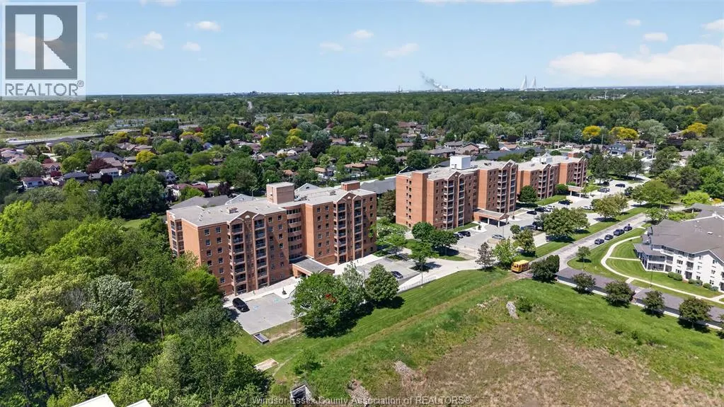3915 Southwinds DRIVE Unit# 203