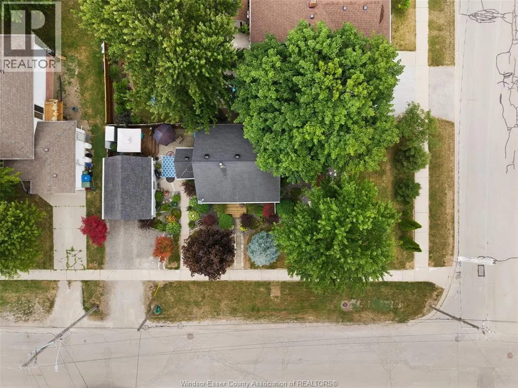 58 Laird AVENUE