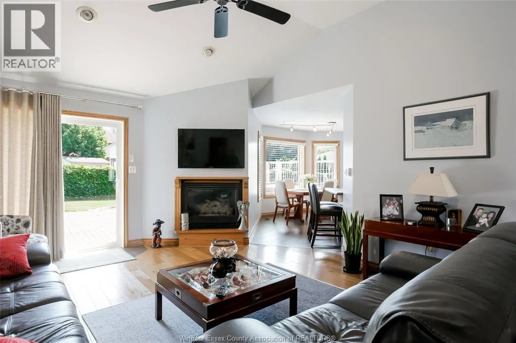 521 ROYAL RIDGE CRESCENT