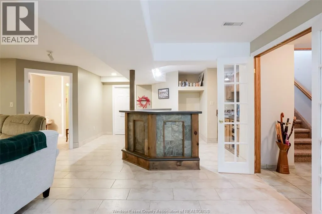 521 ROYAL RIDGE CRESCENT