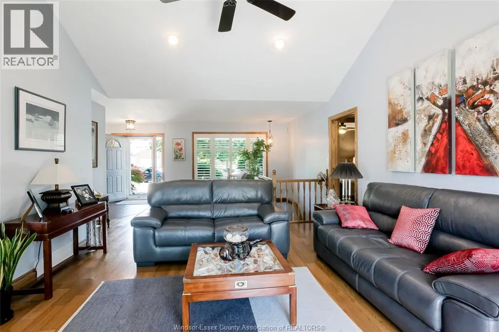 521 ROYAL RIDGE CRESCENT