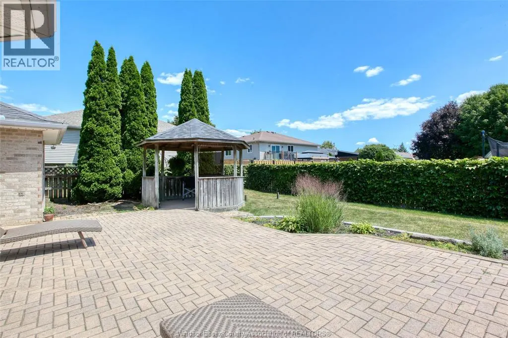 521 ROYAL RIDGE CRESCENT