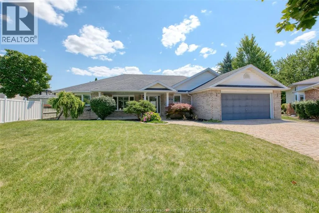 521 ROYAL RIDGE CRESCENT