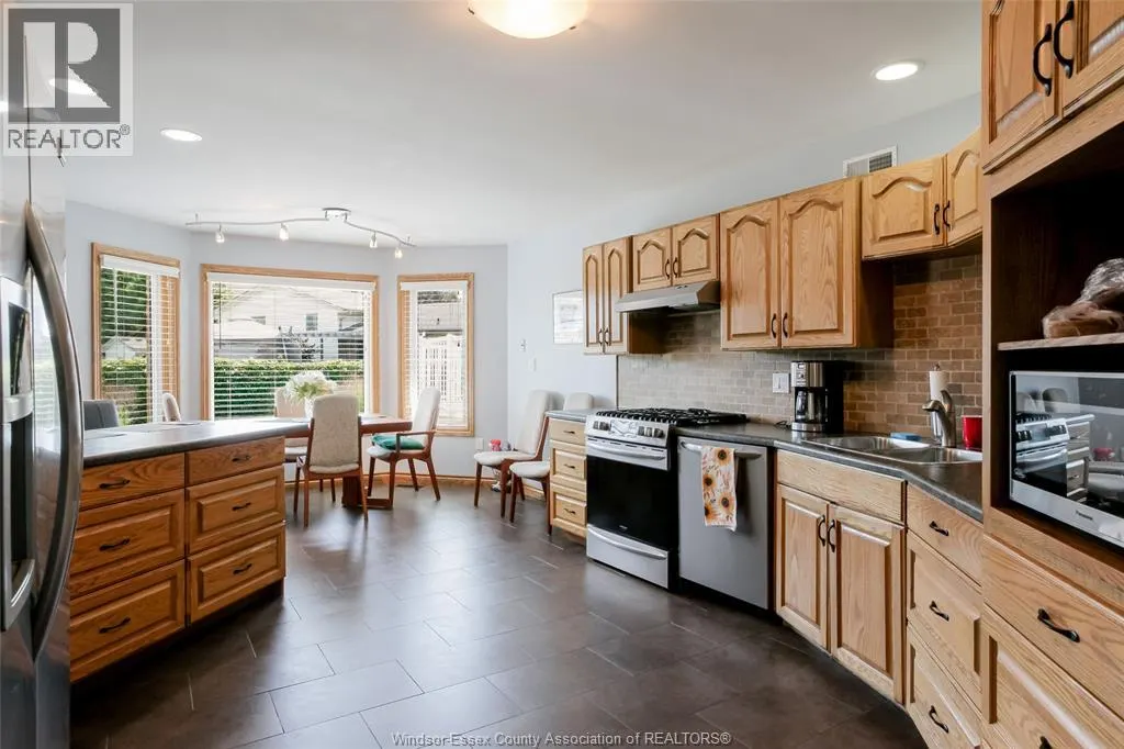 521 ROYAL RIDGE CRESCENT