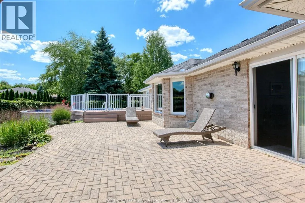 521 ROYAL RIDGE CRESCENT