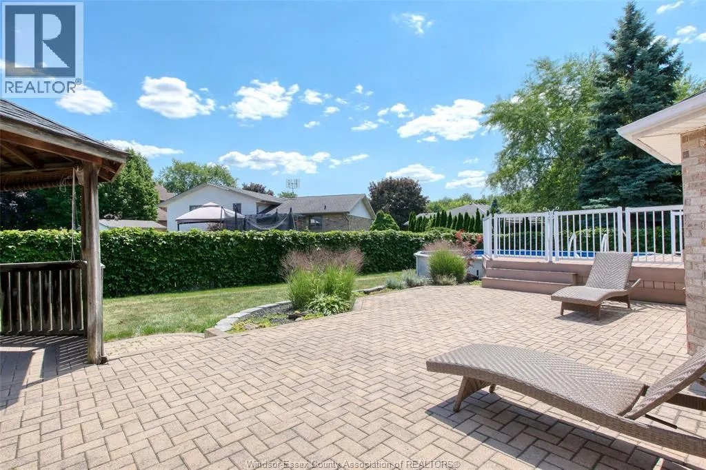 521 ROYAL RIDGE CRESCENT