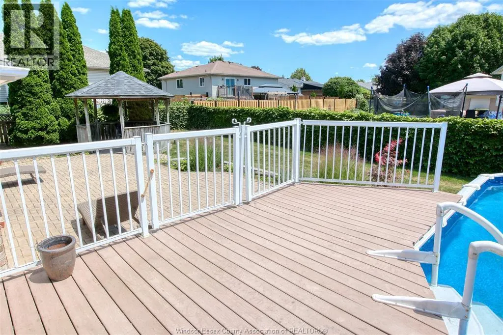 521 ROYAL RIDGE CRESCENT