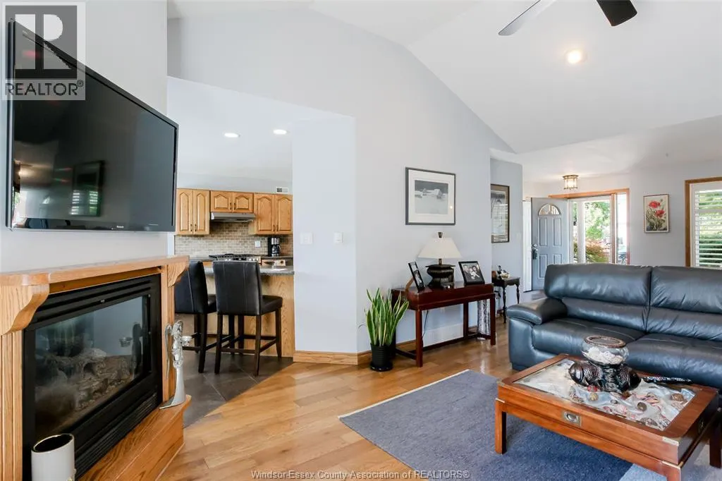 521 ROYAL RIDGE CRESCENT
