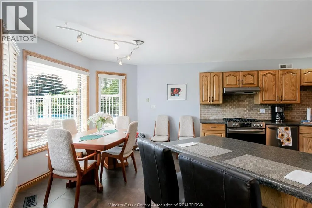521 ROYAL RIDGE CRESCENT
