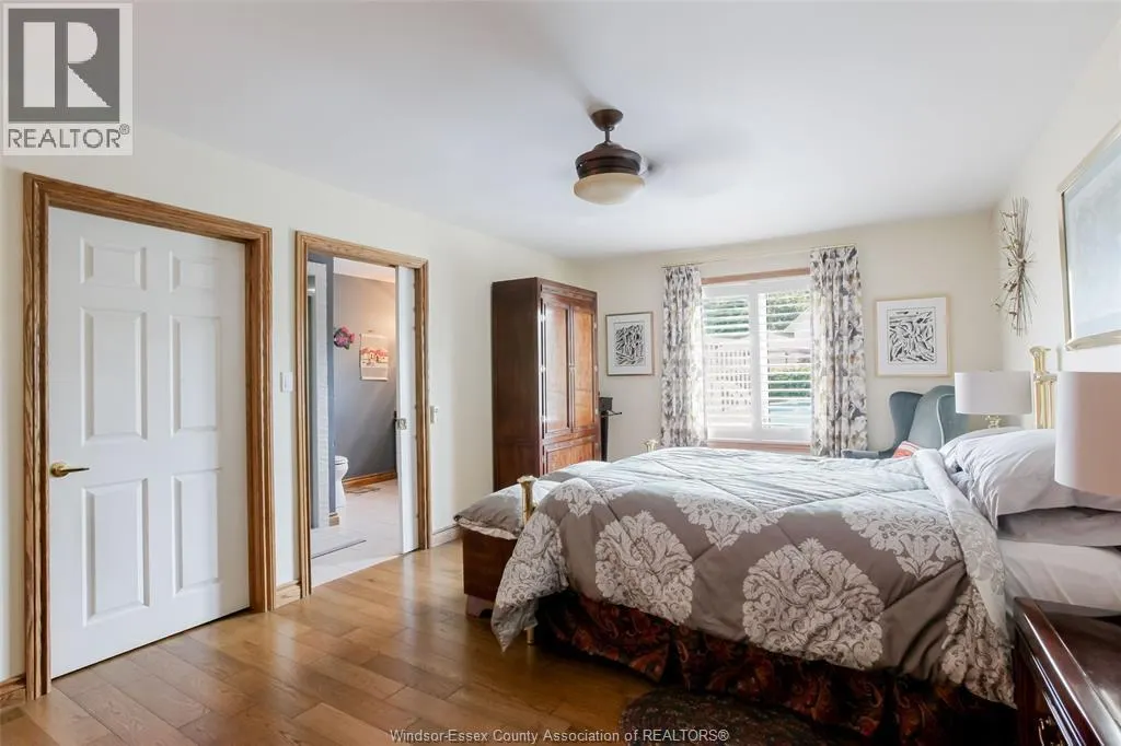 521 ROYAL RIDGE CRESCENT