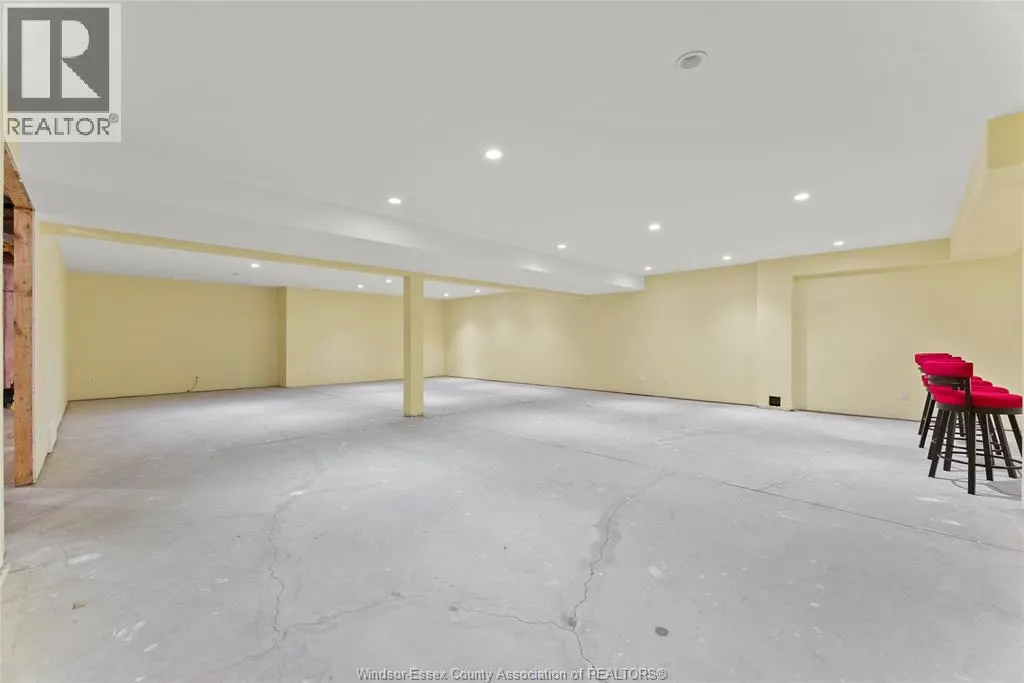 33 MONTEGO BAY CRESCENT
