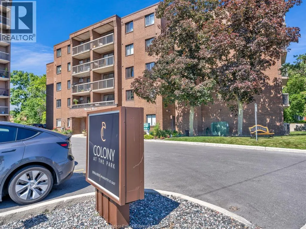 3950 WYANDOTTE STREET East Unit# 505